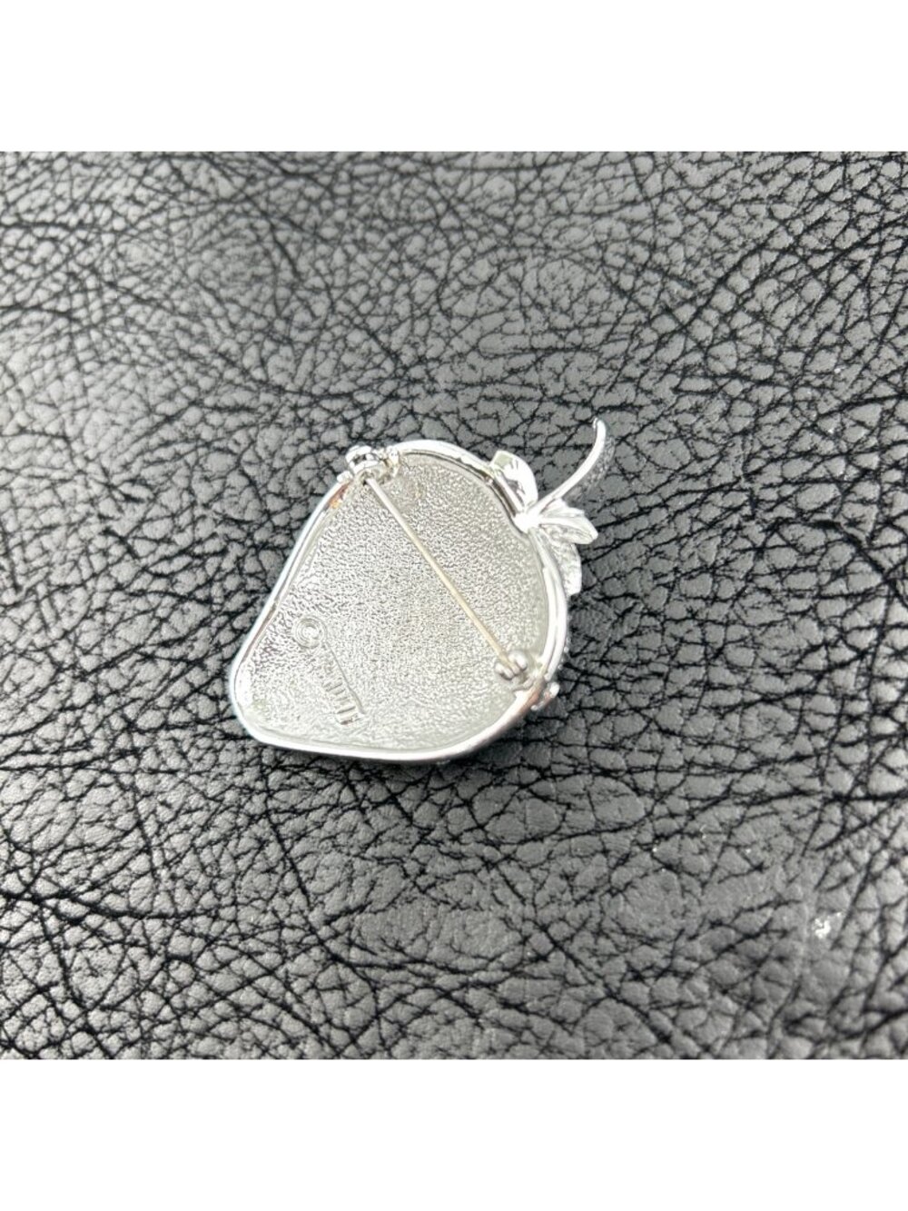 Strawberry Ice brooch Pin 1968 Sarah Coventry textured silver tone - Picture 2 of 6